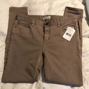 NWT Free People ripped knee skinny jeans
